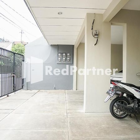 Tomang Gelong Guest House Syariah Mitra Reddoorz Giacarta Esterno foto