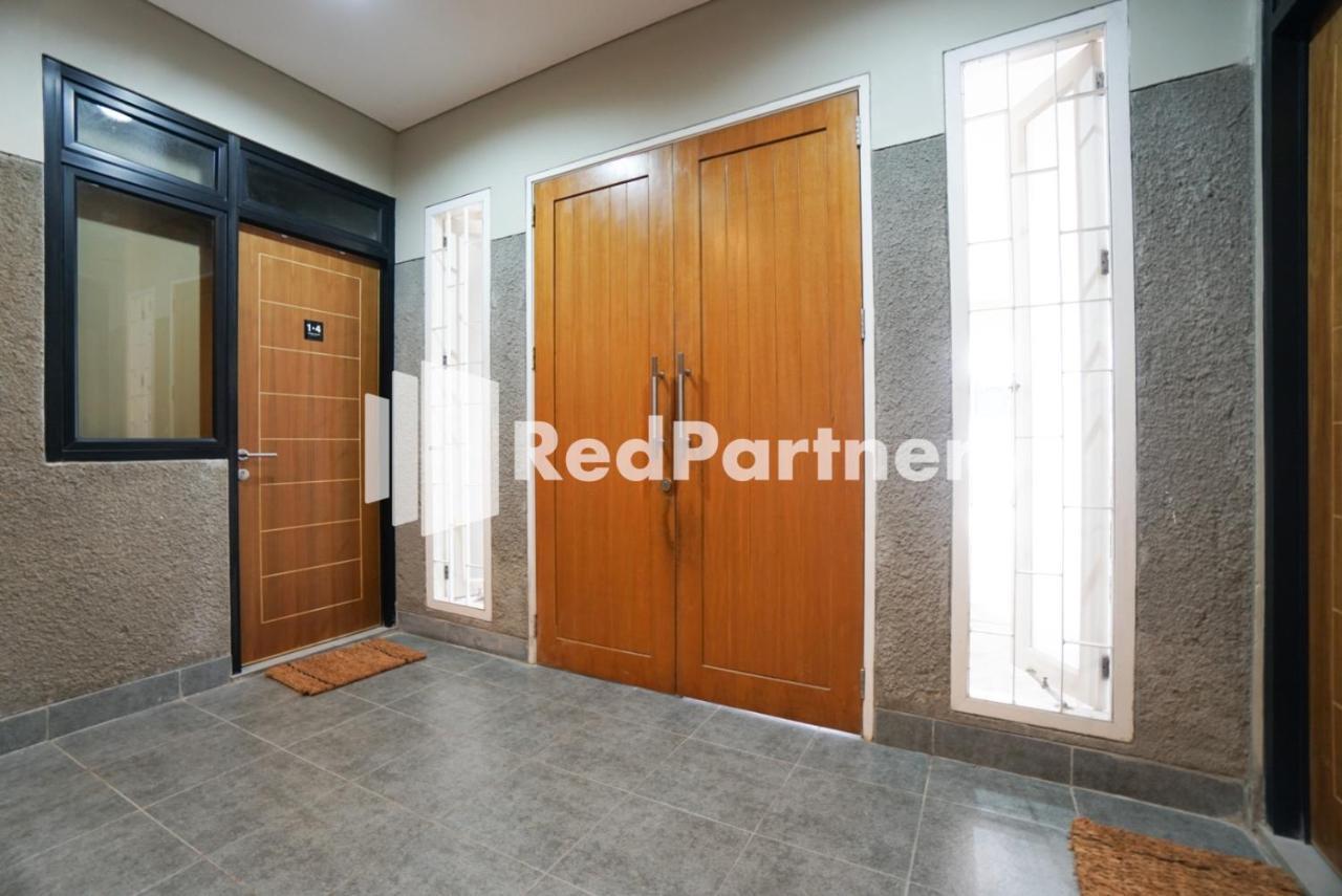 Tomang Gelong Guest House Syariah Mitra Reddoorz Giacarta Esterno foto