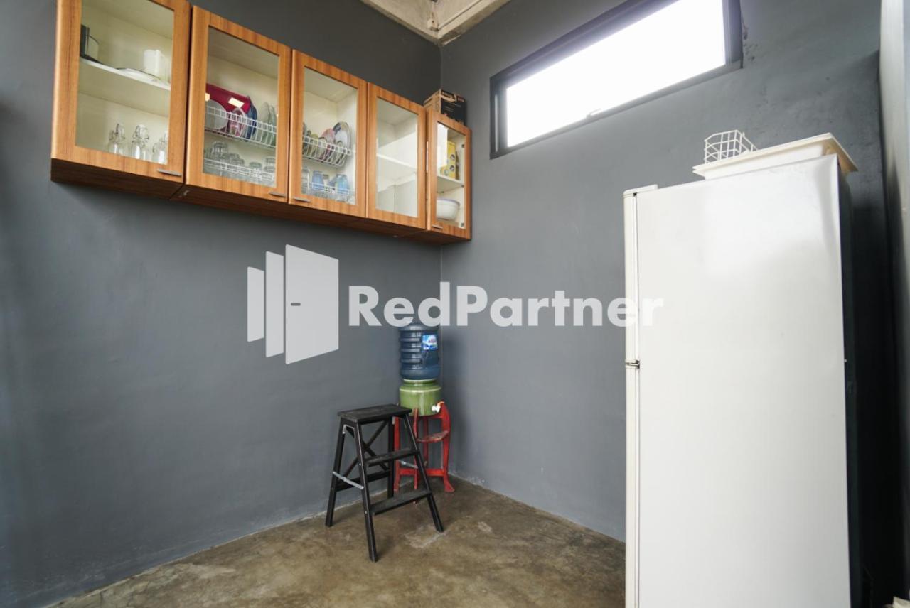 Tomang Gelong Guest House Syariah Mitra Reddoorz Giacarta Esterno foto