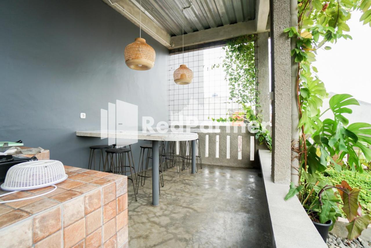 Tomang Gelong Guest House Syariah Mitra Reddoorz Giacarta Esterno foto