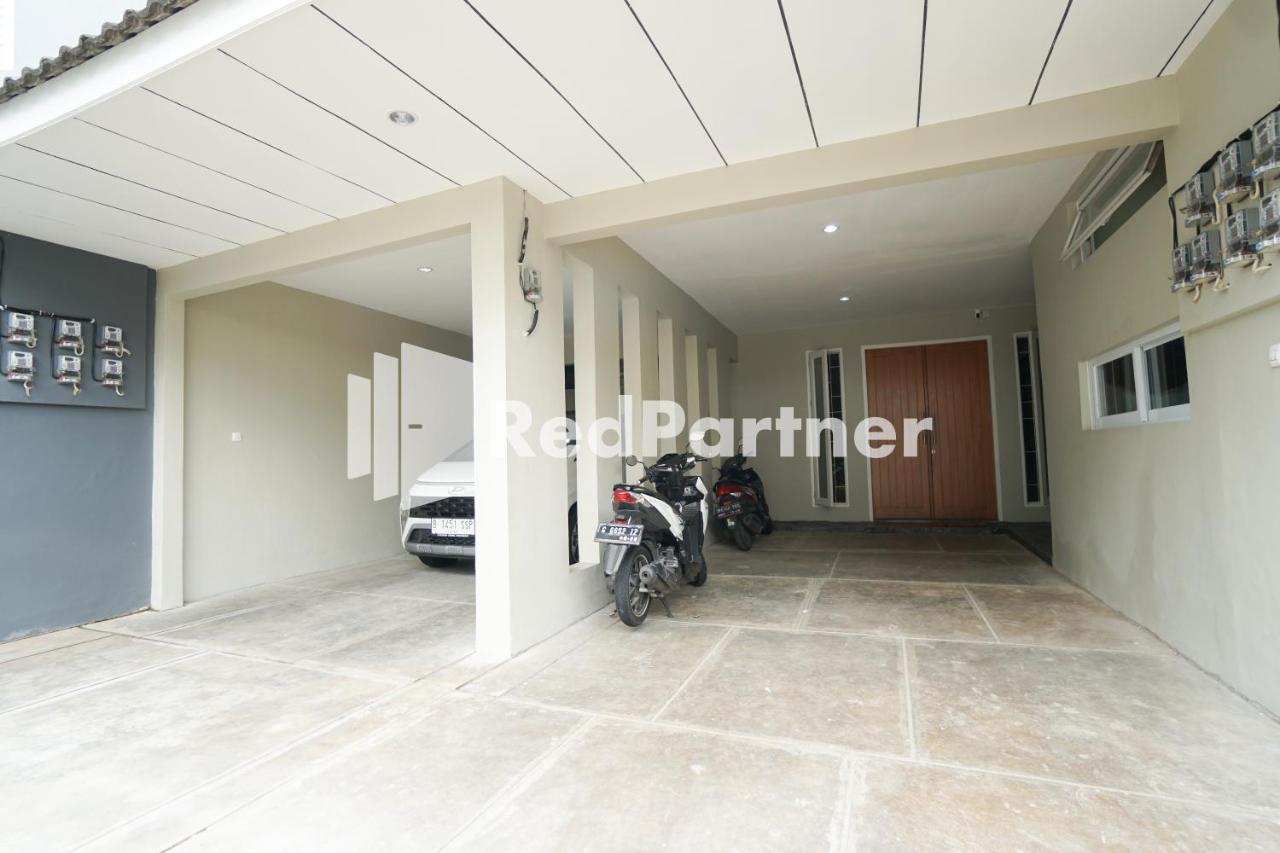Tomang Gelong Guest House Syariah Mitra Reddoorz Giacarta Esterno foto