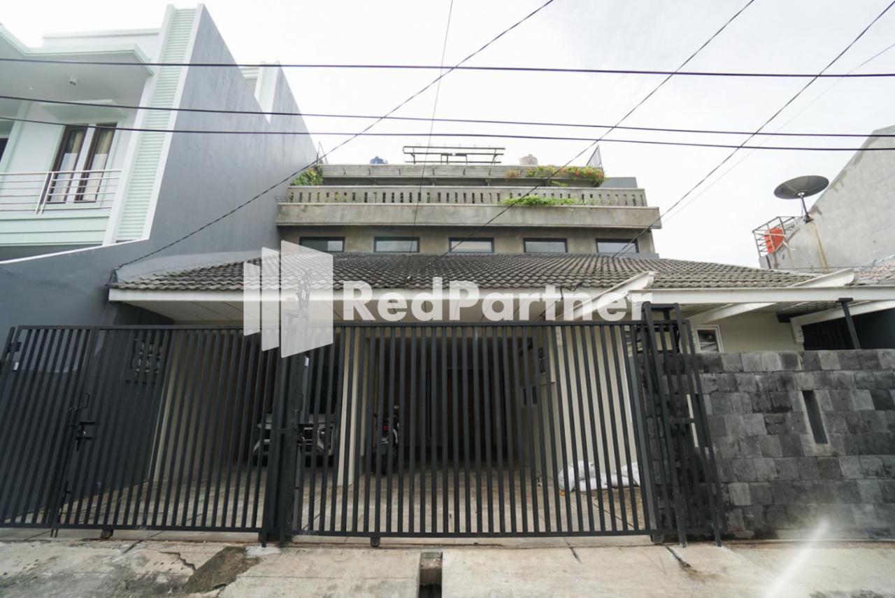 Tomang Gelong Guest House Syariah Mitra Reddoorz Giacarta Esterno foto