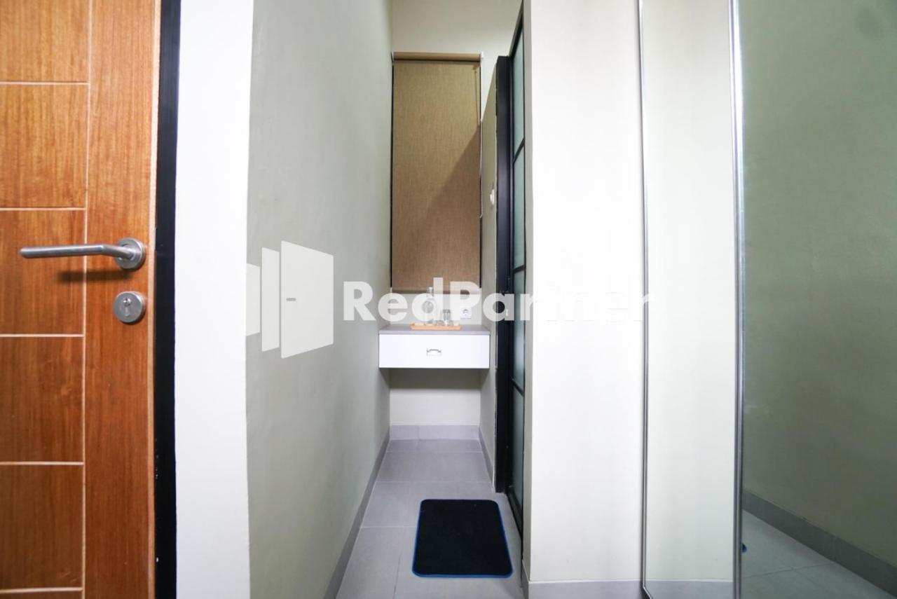Tomang Gelong Guest House Syariah Mitra Reddoorz Giacarta Esterno foto