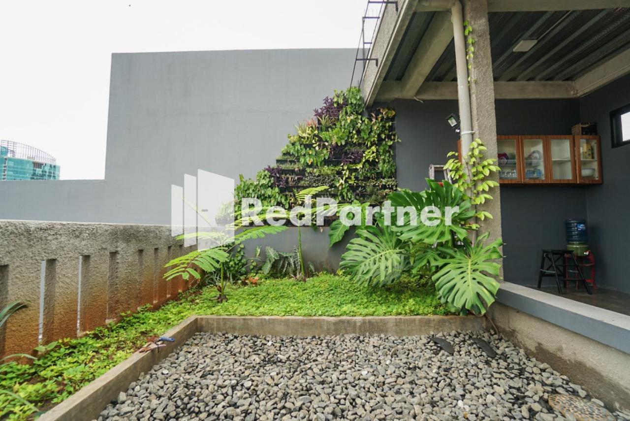 Tomang Gelong Guest House Syariah Mitra Reddoorz Giacarta Esterno foto