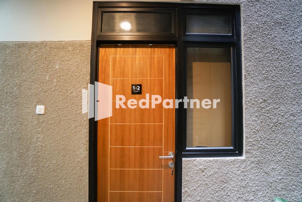 Tomang Gelong Guest House Syariah Mitra Reddoorz Giacarta Esterno foto