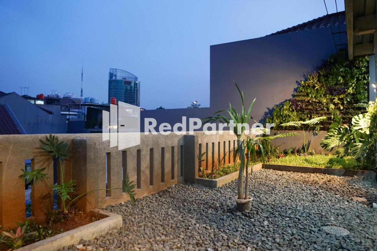 Tomang Gelong Guest House Syariah Mitra Reddoorz Giacarta Esterno foto