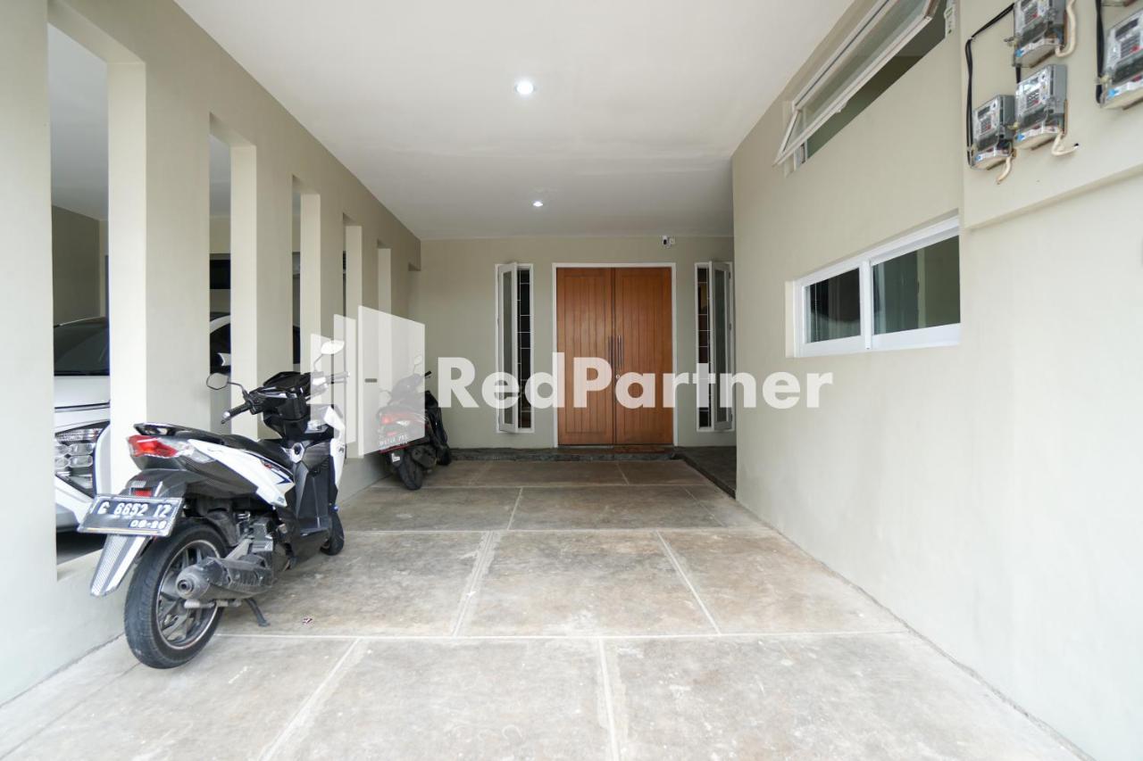 Tomang Gelong Guest House Syariah Mitra Reddoorz Giacarta Esterno foto