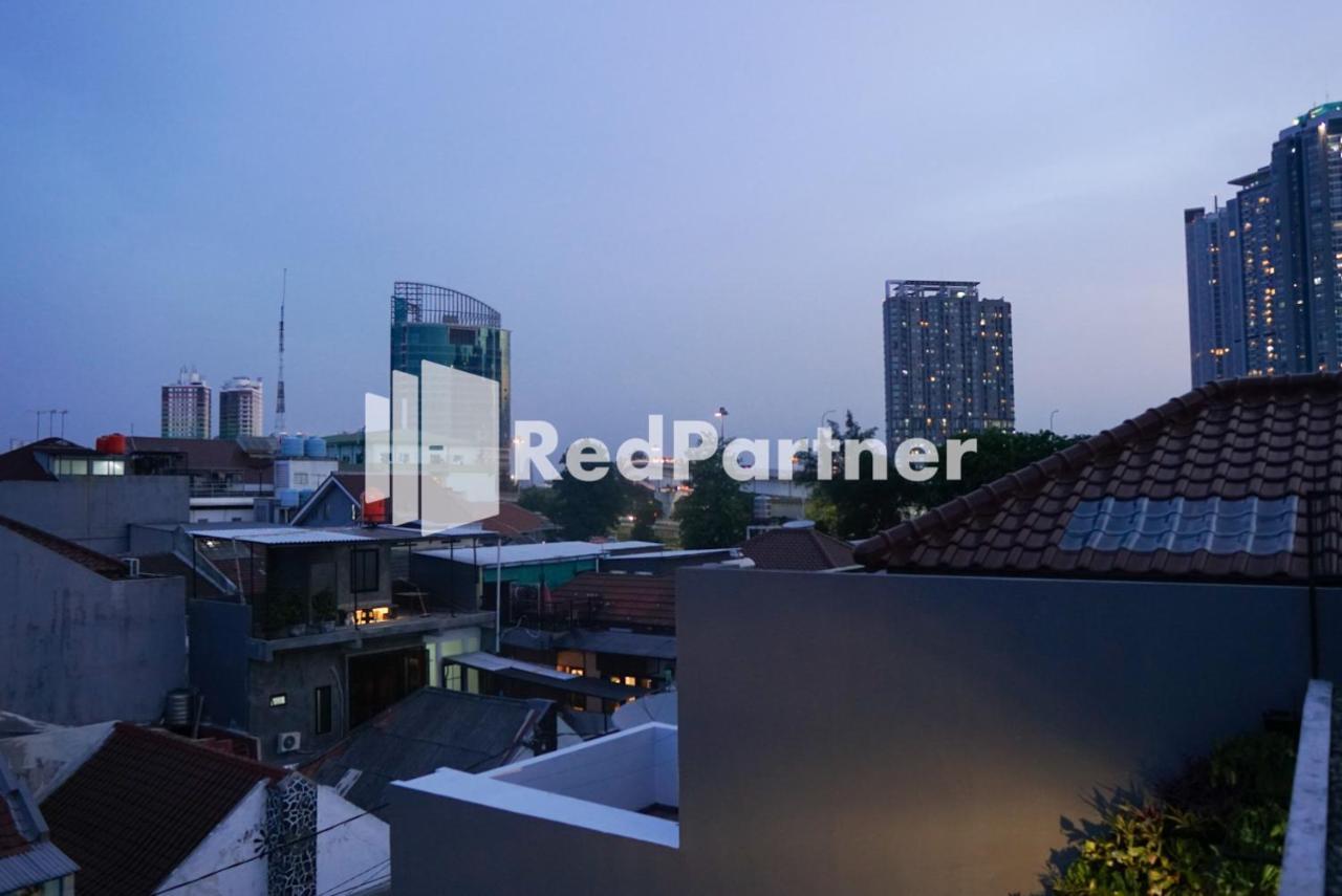 Tomang Gelong Guest House Syariah Mitra Reddoorz Giacarta Esterno foto