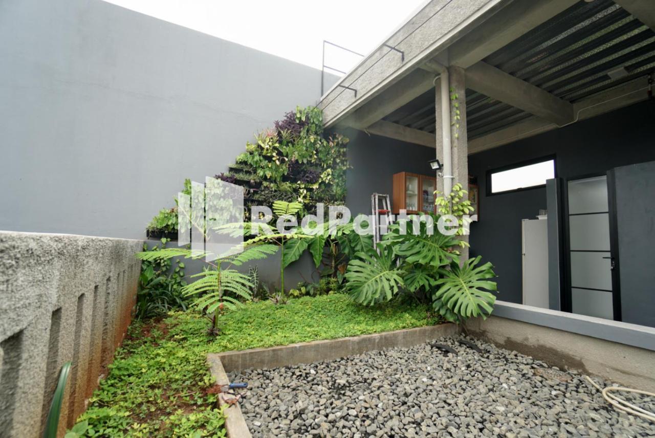 Tomang Gelong Guest House Syariah Mitra Reddoorz Giacarta Esterno foto