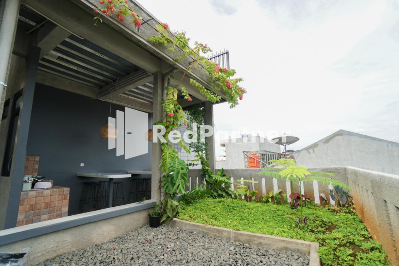 Tomang Gelong Guest House Syariah Mitra Reddoorz Giacarta Esterno foto