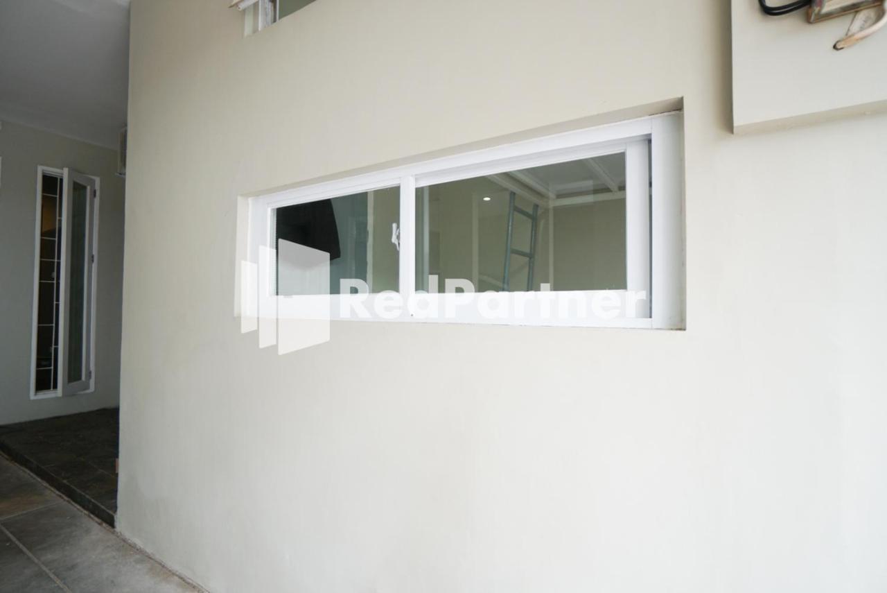 Tomang Gelong Guest House Syariah Mitra Reddoorz Giacarta Esterno foto